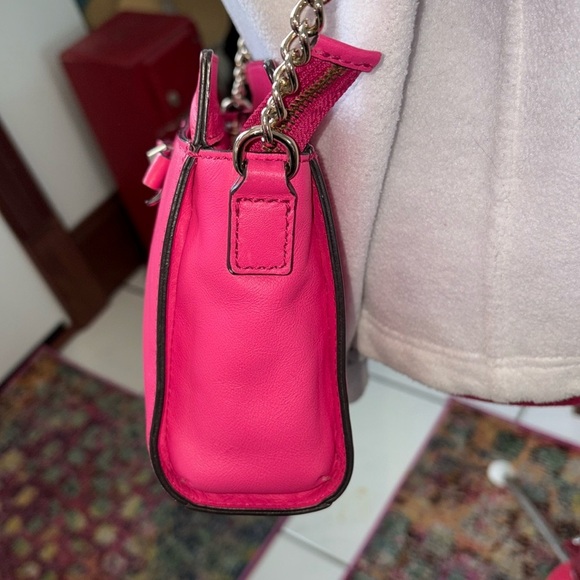 Kate Spade  bowfront Crossbody bag leather  bright pink  strap/Chain detail Exe - Picture 6 of 17